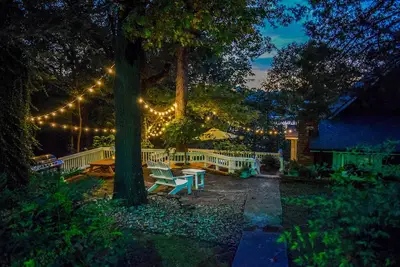 Image de Sur le Rocks Cottage. Lakefront, animaux acceptés. 16 couchages. Bunkhouse. Wifi gratuit