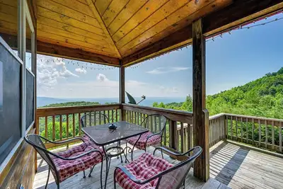 Image de Cabine chaleureuse et confortable avec terrasse au sommet de la Blue Ridge!