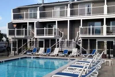 Image de Activités gratuites. Mini Semaines Disponibles / Piscine Communautaire / Bloc Ocean - Une maison de ville sur plusieurs niveaux