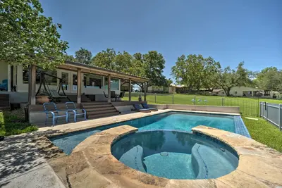 Image de Kingsland Home front de mer avec foyer et accès au lac