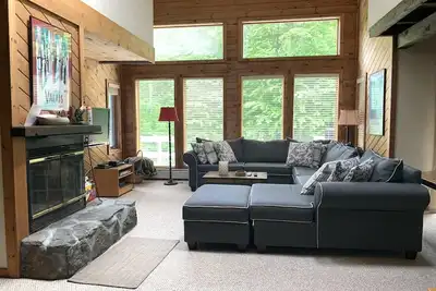 Image de Maison de ville paisible près du mont Snow; navette gratuite