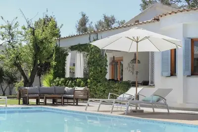 Villa de luxe près de la plage avec piscine chauffée et belle vue sur la montagne