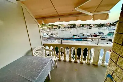 Image de Appartement d'une chambre avec la terrasse et la vue sur le mer Jezera, Murter (A-5123-b)
