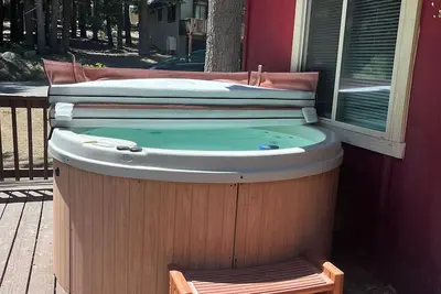Image de Le chalet Cholula comprend 4 chambres et un bain Ă remous