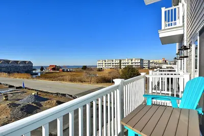 Image de Tout neuf! 4- Br Bayside Lotissement Avec Vue sur l'eau, 2 blocs de la plage, Wifi gratuit
