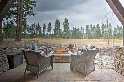 Image de Accueil Cle Elum sur le terrain de golf avec foyer et bain Ă remous