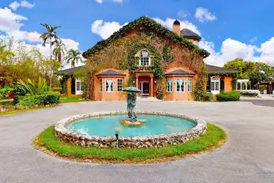 Image de Luxueuse villa italienne dans la région de Redlands, près de Homestead, en Floride