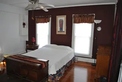 Image de The Marigold Penthouse - Luxueux, confortable, Ă quelques pas du centre-ville historique