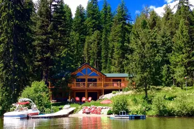 Image de Belle cabine au bord du lac Inez!