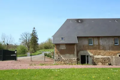 Image de Maison confortable avec terrasse, entre Baie du Mont St-Michel et Cotentin, animaux acceptés