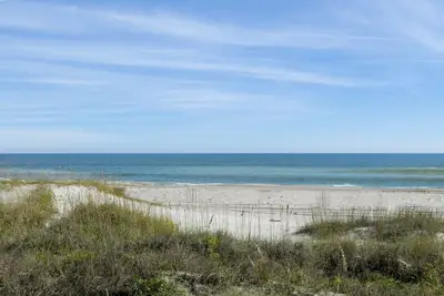 Image de Condo Direct Oceanfront 1er étage! À quelques pas du sable! !