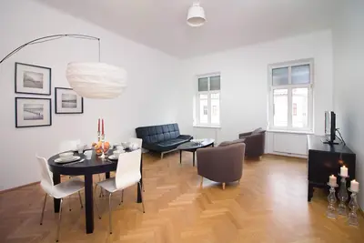 Image de 1re classe, Top rénové, à côté de Belvedere, 9 min à pied du centre, Air condioned