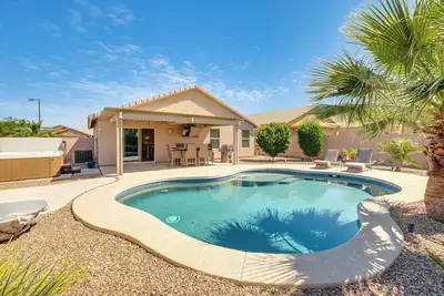 Image de San Tan Valley Accueil Animaux de compagnie w / Oasis Backyard!
