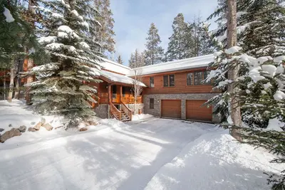 Image de Rmr: 4 chambres Deluxe House - à pied des pistes de ski et des restaurants! Activités gratuites incluses!