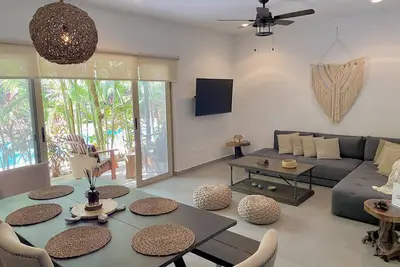 Image de Nouveau condo écologique chic à 5 minutes de la plage, des ruines mayas et de la ville.