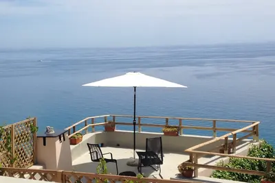 Image de Villa avec jardin, terrasses et parkings