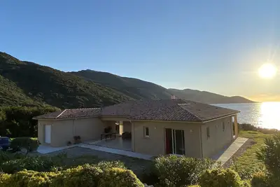 Image de Villa pieds dans l'eau - Accès à une Superbe crique - Jacuzzi (en option)