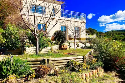 Magnifique T2 en rez-de-villa avec piscine à Alata en corse du sud