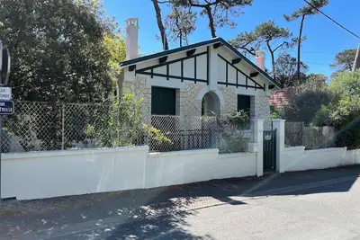 Image de Très belle maison de famille rénovée, à 80 m de la plage et 500 m du centre.