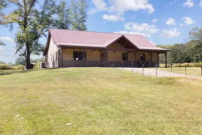 Image de Nouvelle cabane isolée avec vue Meadow