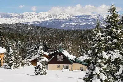 Image de 3br / 3bath Tahoe Chalet w / Big Views & Quiet Street
