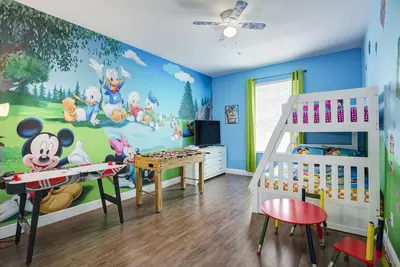 Image de Mickey Mouse Farmhouse-Entièrement amélioré Condo à Windsor Hills. 2 milles à Disney!