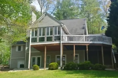 Image de Sommerset: Foosball & Air Hockey, intimité, cour clôturée, beaucoup d'espace pour tout le monde