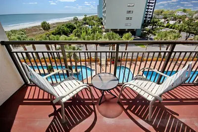 Image de Vues spectaculaires du nouveau condo à Caravelle Resort sur le Golden Mile