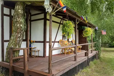 Image de Cottage près de l'étang et le moulin à vent, près de Niechorze par le Balear Sear