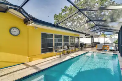 Image de Largo Home w \/ piscine privée et Spa-4 Miles à la plage!