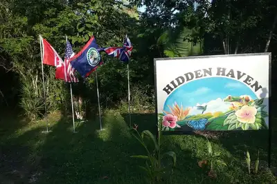 Image de Situé dans la jungle, Ginger Lily est un chalet indépendant avec 1 chambre et climatisation