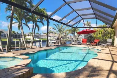 Image de Villa Amoras Gulf Access avec ponton privé, piscine et bain à remous; Wifi gratuit