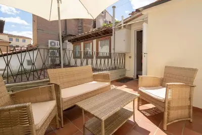 Image de Appartement au bord de la rivière avec terrasse