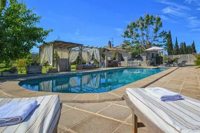 Image de Maison de campagne avec jacuzzi extérieur à Selva