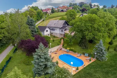 Image de Belle maison Ă Seketin avec WiFi