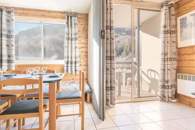 Image de Charmant 2 pièces avec balcon, idéal pour 5 pers. à 100m des pistes, proche centre Briançon
