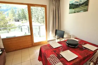 Image de Appartement cosy avec piscine à 60m des pistes – 5 pers, parking privé, La Salle-les-Alpes.