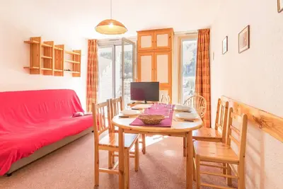 Image de Appartement lumineux 2 pièces, 6 couchages, proche pistes et commerces, avec parking et balcon