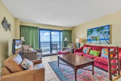 Image de Oceanfront 3br / 2ba condo complètement rénové à 2200 N Ocean