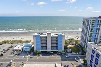 Image de Oceanfront 3br \/ 2ba condo complètement rénové à 2200 N Ocean