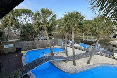 Image de St. George Island Waterfront Apt, rampe de mise à l'eau et quai