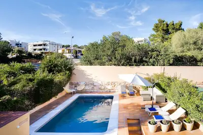 Image de Villa Bonanova, by Priority