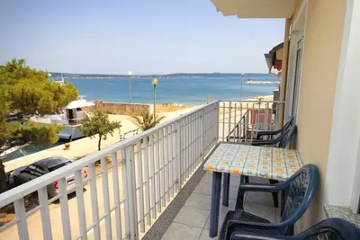 Image de Appartement de deux chambres prés de la plage Kukljica, Ugljan (A-8252-a)