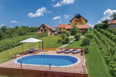 Image de Maison confortable Ă Varazdinske.