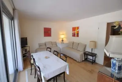 Image de Grand F2 d'angle avec balcon dans le triangle d'or