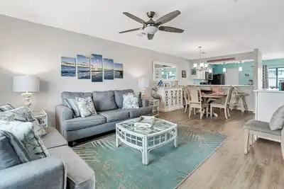 Image de Condo rénové / marcher jusqu'à la plage / 6 personnes
