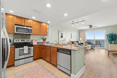 Image de 3br 3ba Beachfront - luxe abordable. Par Pier Park et Frank Brown. Wifi dans l'unité