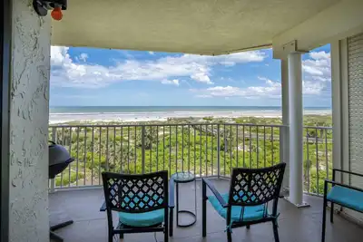Image de Ocean Front Condo avec 3 chambres et 2 salles de bains au Colony Reef Club 2402