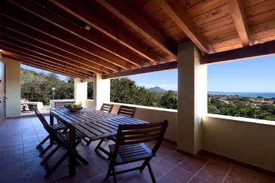 Image de Villa confortable avec une vue magnifique sur la mer