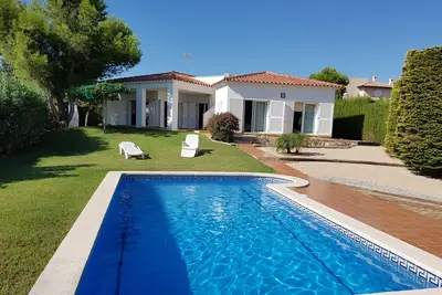 Image de Villa avec vu mer, superbe jardin, piscine privée 11 personnes, climatisation